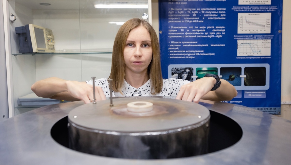 Ученые УрФУ разработали технологию уникального оптического волокна